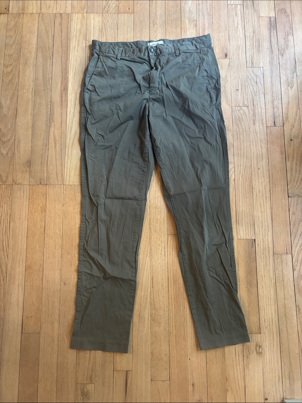 Everlane Relaxed Taper Air Chino Kalamata
